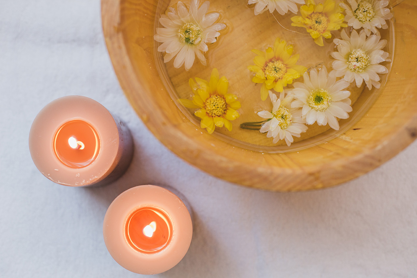 Bowl with water flowers