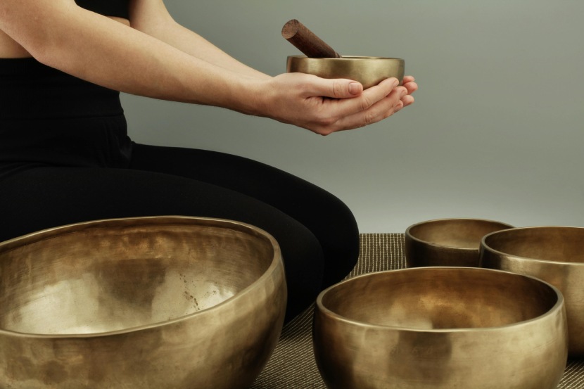 頌缽的特殊音頻能穩定不安、焦慮、躁動的情緒,特別適合壓力大卻不知道該如何紓壓的人。