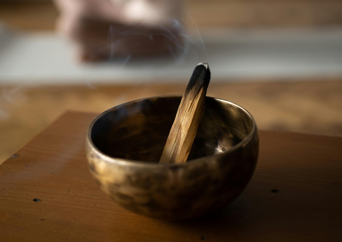 想開始冥想卻不知道從何開始?透過簡單易懂的冥想教學,帶你認識冥想練習的基礎方法與技巧,了解如何透過呼吸與專注練習放鬆身心、穩定情緒。無論是冥想新手或想培養靜心習慣的人,都能從日常中找到屬於自己的平靜時刻。